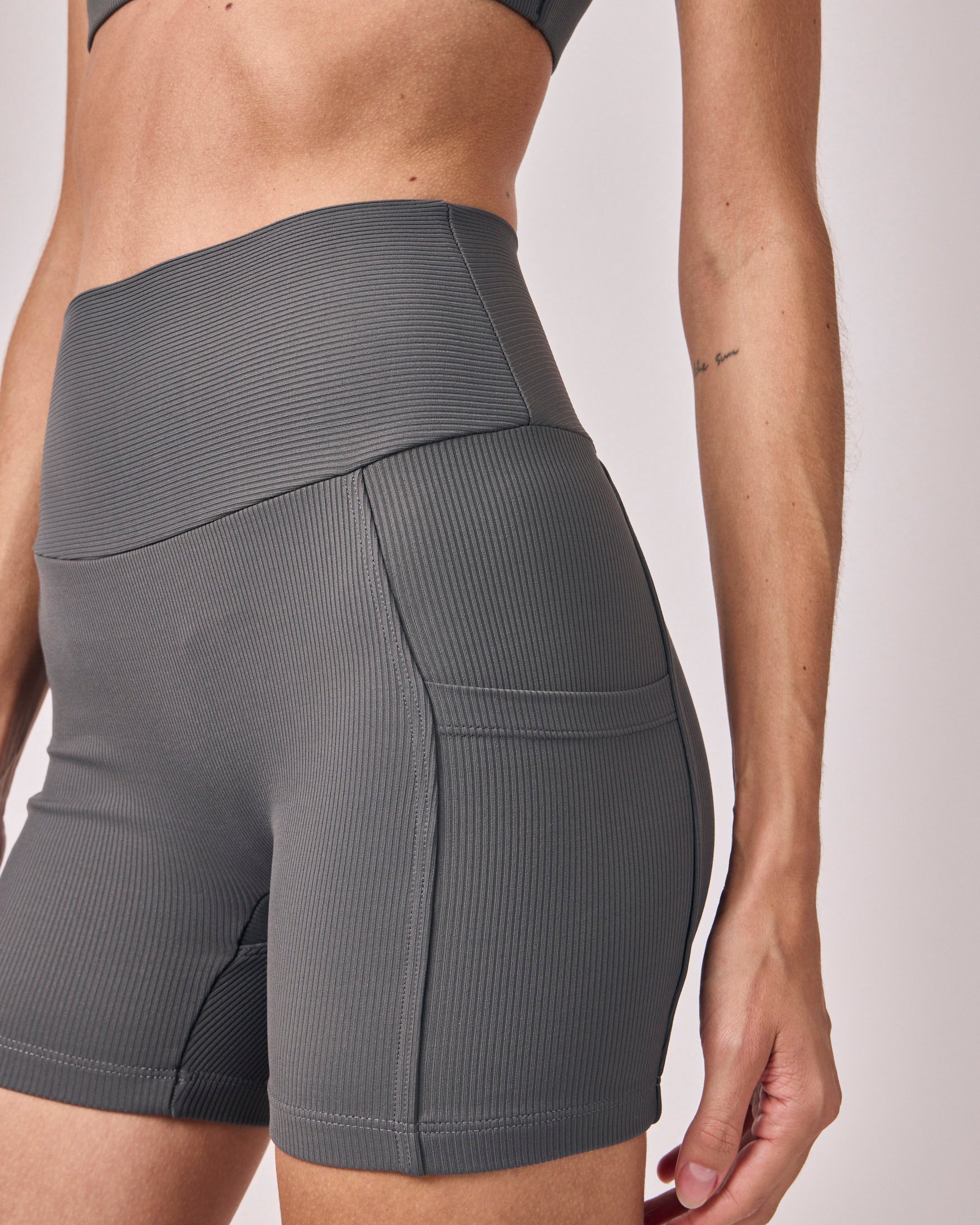 Shorts Biker Rib - Cinza Chumbo