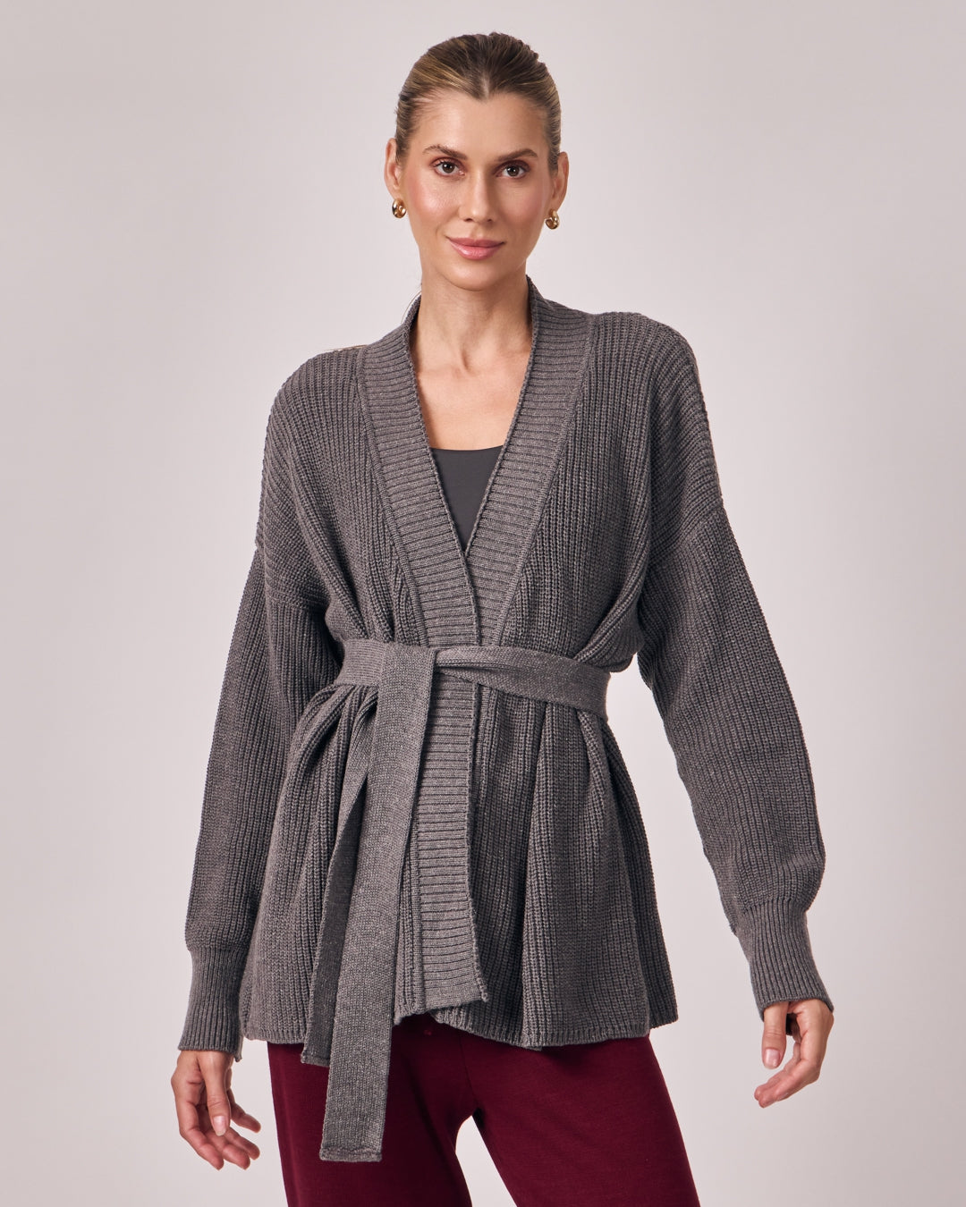 Bibiy. DOMINIQUE KNIT DARK GRAY ビビィ Casaco Tricot com Cinto - Cinza Chumbo – Domani